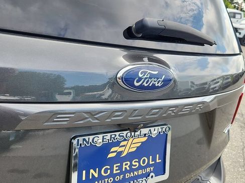 Used 2018 Ford Explorer XLT w/ Equipment Group 202A AWD/4WD image 29