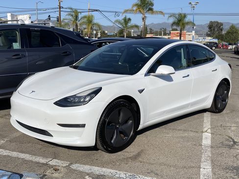 Used 2019 Tesla Model 3 Standard Range Plus image 2