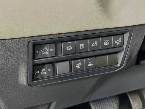 Used 2022 Toyota Tundra Capstone AWD/4WD image 10