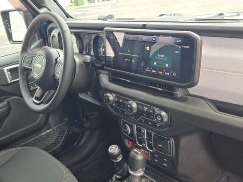 Used 2025 Jeep Wrangler Unlimited Sport AWD/4WD image 5