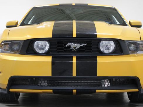 Used 2011 Ford Mustang GT RWD image 4