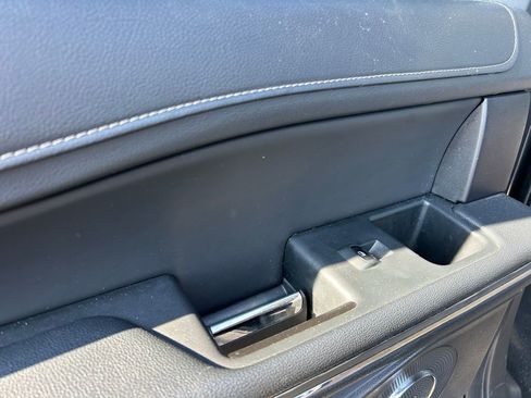 Used 2024 Ford Expedition XLT image 23