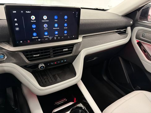 Used 2025 Ford Explorer Platinum w/ Ultimate Package image 26