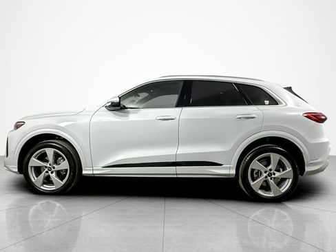 Used 2025 Audi Q5 Premium Plus w/ Premium Plus AWD/4WD image 2