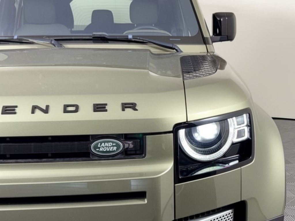 Used 2020 Land Rover Defender 110 HSE AWD/4WD image 12
