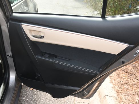 Used 2014 Toyota Corolla LE image 18