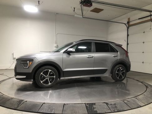 New 2026 Kia Niro EX image 3