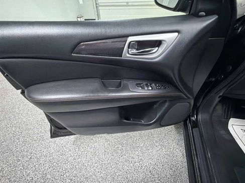 Used 2019 Nissan Pathfinder SV w/ Rock Creek Edition FWD image 13