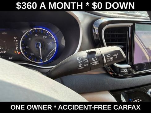 Used 2023 Chrysler Pacifica Touring-L FWD image 19