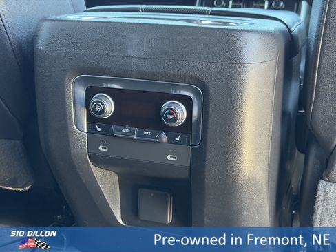 Used 2022 Chevrolet Suburban Premier AWD/4WD image 21