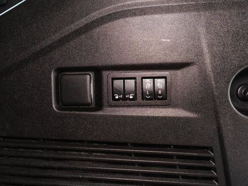 Used 2023 GMC Yukon SLT w/ SLT Luxury Package image 40