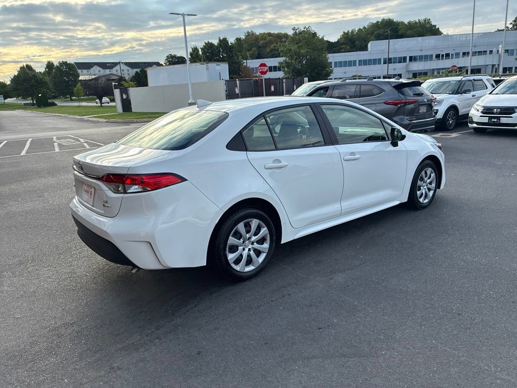 Used 2025 Toyota Corolla LE FWD image 8