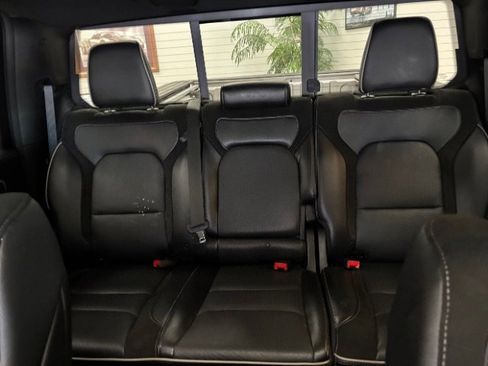 Used 2024 RAM 1500 Laramie AWD/4WD image 15
