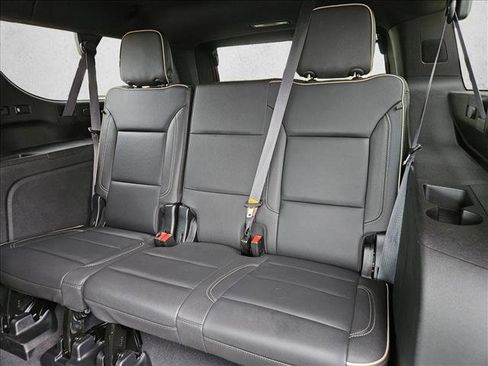 Used 2024 GMC Yukon XL SLT RWD image 16