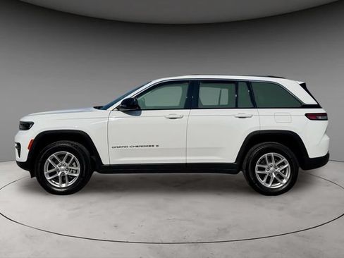 Used 2023 Jeep Grand Cherokee Laredo w/ Luxury Tech Group I AWD/4WD image 8