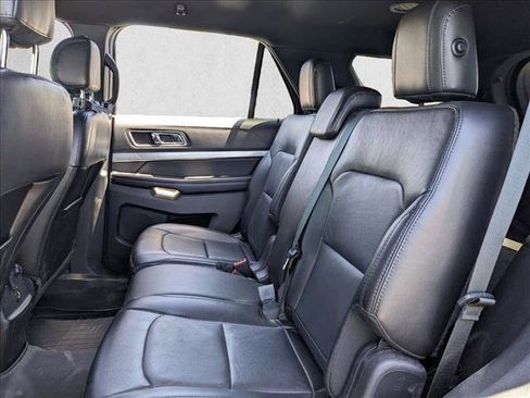 Used 2017 Ford Explorer XLT w/ Equipment Group 202A FWD image 15