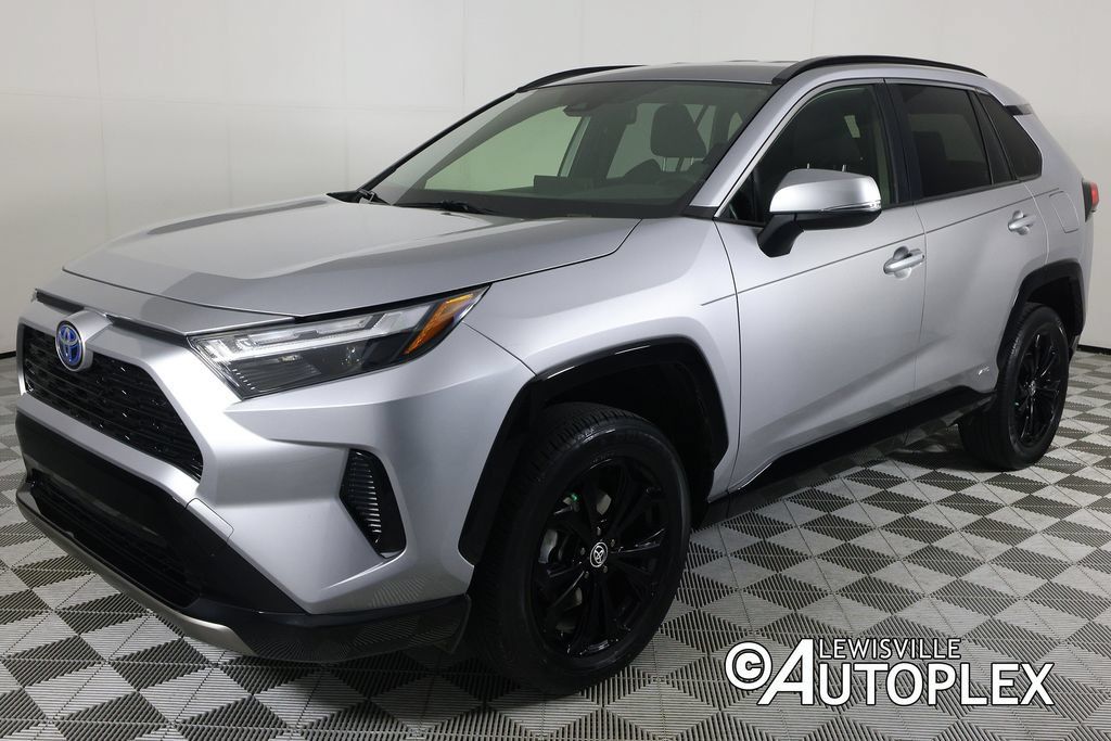Used 2022 Toyota RAV4 SE AWD/4WD image 9
