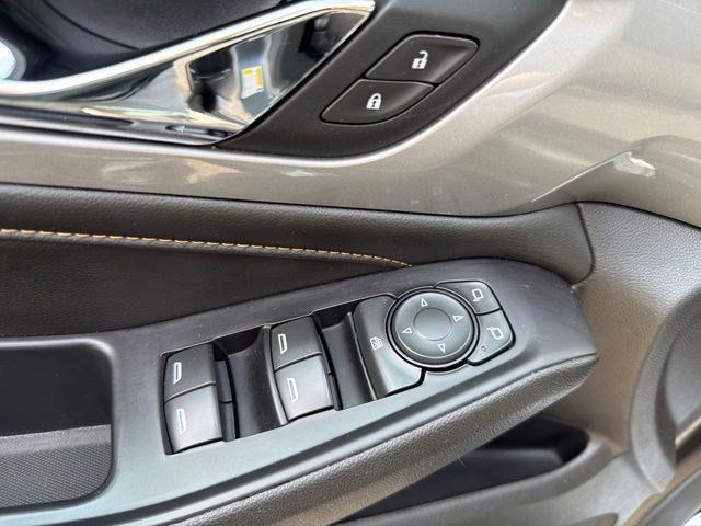 Used 2021 Chevrolet Traverse LS AWD/4WD image 11