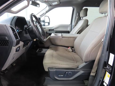 Used 2017 Ford F150 XLT w/ Equipment Group 302A Luxury AWD/4WD image 17