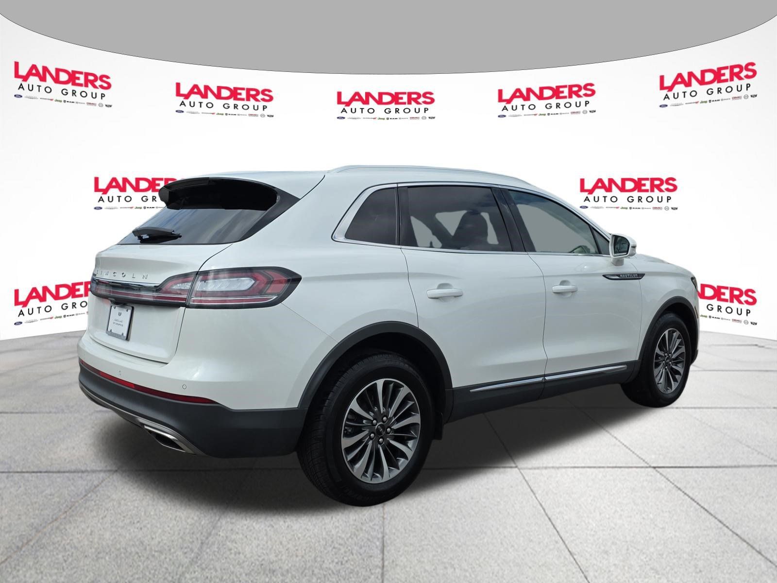 Used 2023 Lincoln Nautilus Reserve AWD/4WD image 3