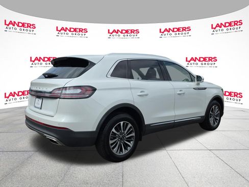 Used 2023 Lincoln Nautilus Reserve AWD/4WD image 3