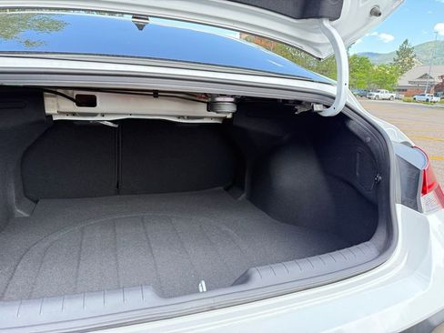 New 2025 Hyundai Elantra Limited image 39