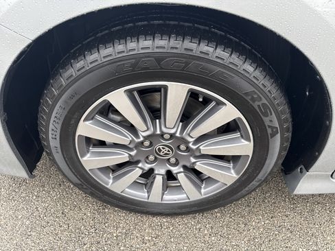 Certified 2020 Toyota Sienna Limited Premium image 12