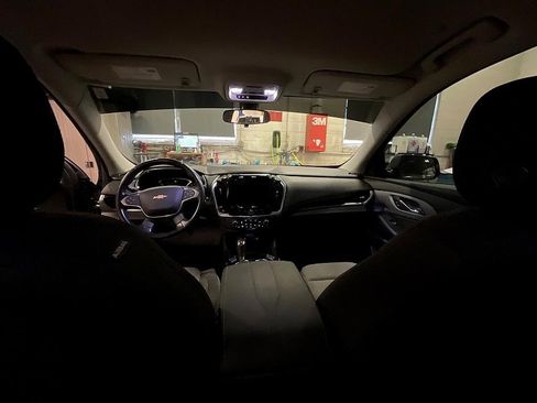 Used 2020 Chevrolet Traverse LT image 3