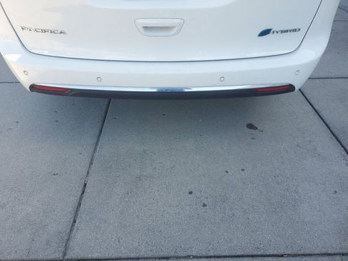 Used 2024 Chrysler Pacifica Limited FWD image 5