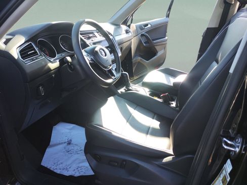 Used 2021 Volkswagen Tiguan SE image 17