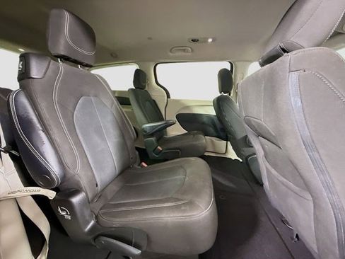 Used 2022 Chrysler Voyager LX FWD image 27