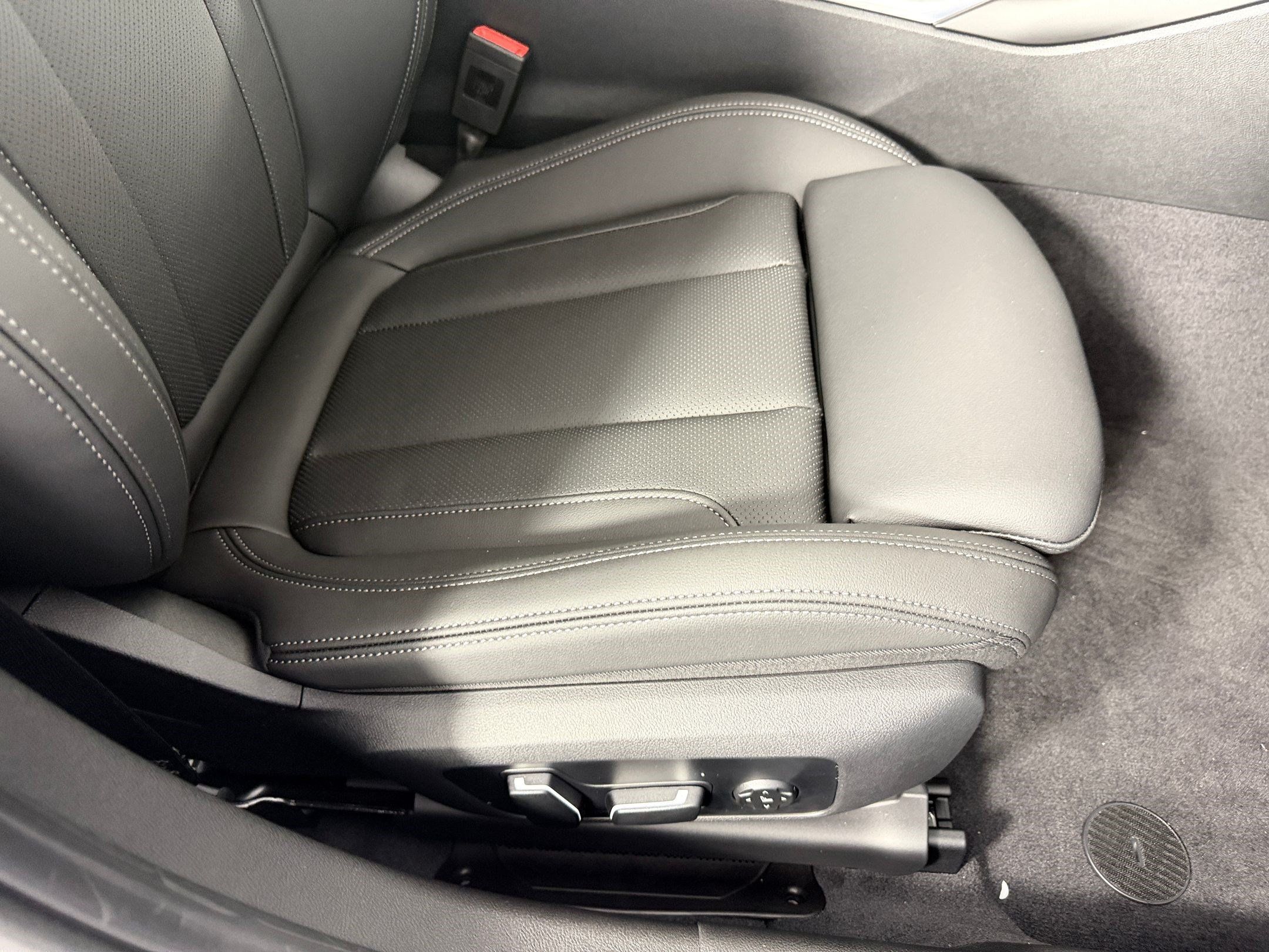 Used 2026 BMW 330i Sedan w/ M Sport Package RWD image 34