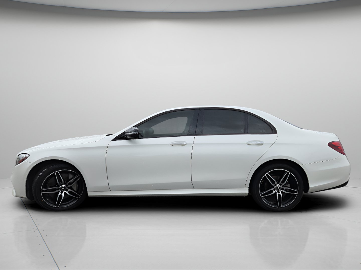Used 2019 Mercedes-Benz E 300 4MATIC image 24