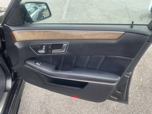 Used 2014 Mercedes-Benz E 550 4MATIC Sedan image 31