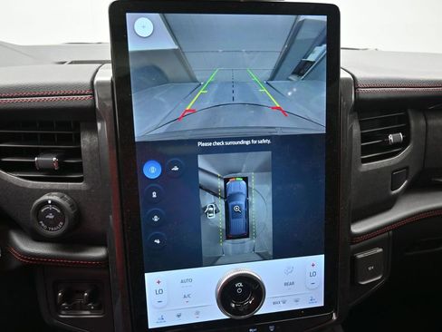 Used 2024 Ford Expedition Limited image 4