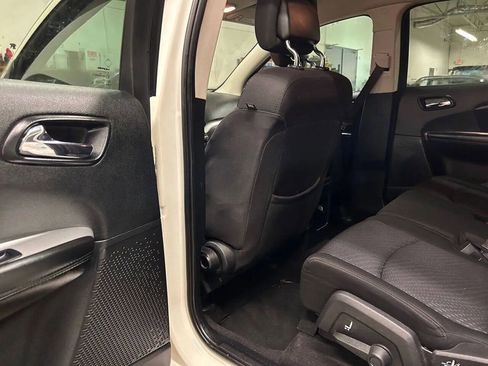 Used 2016 Dodge Journey SE w/ Flexible Seating Group image 12