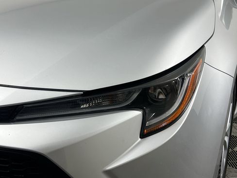 Used 2021 Toyota Corolla LE w/ LE Convenience Package FWD image 11