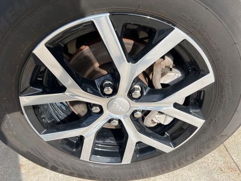 Certified 2025 Jeep Grand Cherokee Limited image 9