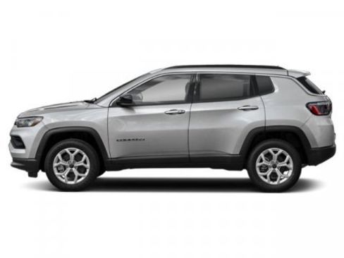 Used 2025 Jeep Compass Latitude w/ Altitude Special Edition image 6