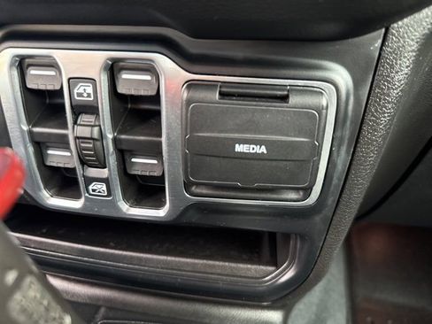 Used 2024 Jeep Wrangler Sport S image 26