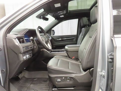 Used 2024 GMC Yukon Denali w/ Denali Reserve Package image 9