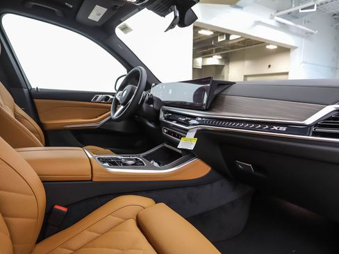 Used 2026 BMW X5 xDrive40i w/ M Sport Package image 29