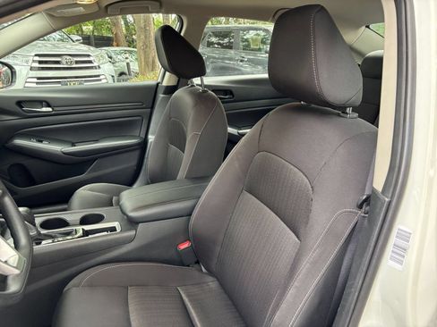 Used 2025 Nissan Altima 2.5 SV FWD image 36