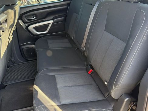 Used 2018 Nissan Titan SV AWD/4WD image 11