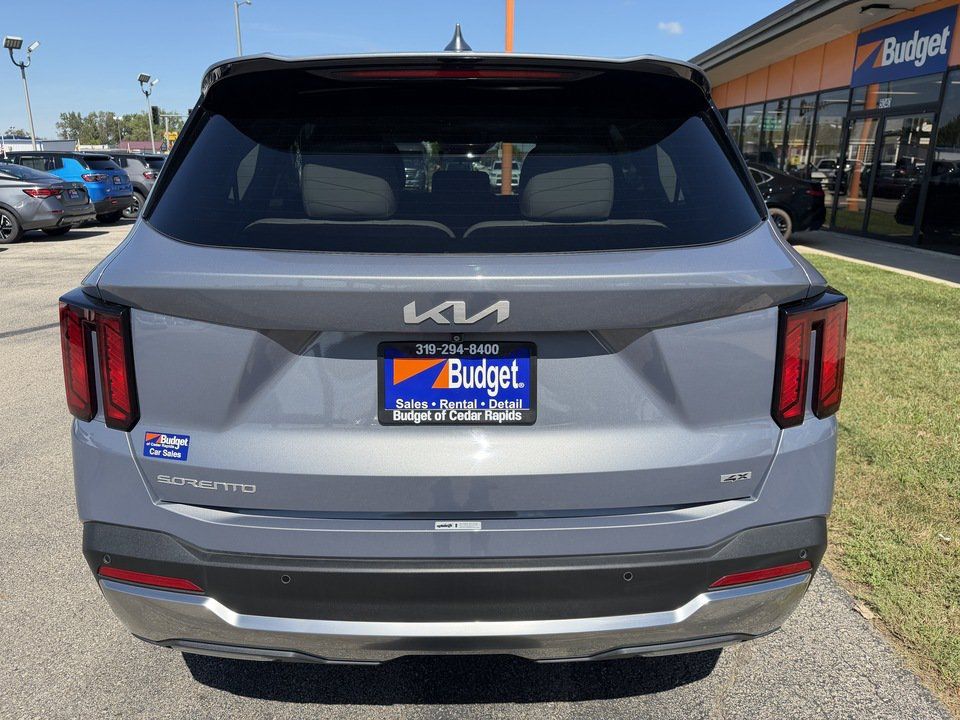 Used 2024 Kia Sorento S AWD/4WD image 4