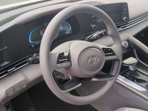 Certified 2025 Hyundai Elantra SE FWD image 13
