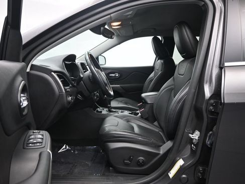Used 2021 Jeep Cherokee Latitude Lux w/ Comfort/Convenience Group AWD/4WD image 25