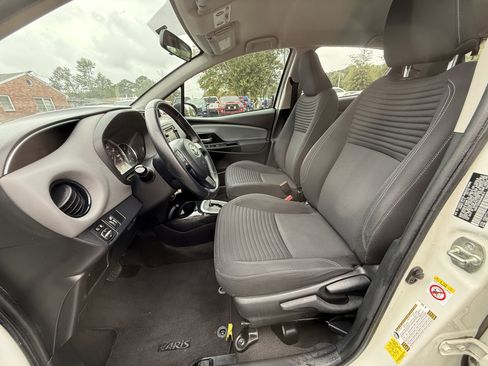 Used 2016 Toyota Yaris SE image 10