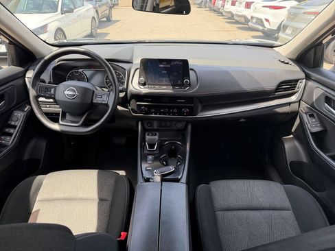Used 2025 Nissan Rogue SV FWD image 35