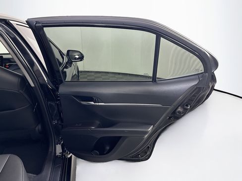 Used 2022 Toyota Camry SE image 31